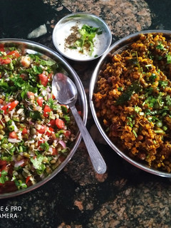 ફણગાવેલા કઠોળ કાચા અને રાંધેલા (Sprouted Kathod Raw / Cooked Recipe In Gujarati) રેસીપી મુખ્ય ફોટો