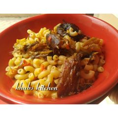 A picture of Macaroni jallof.