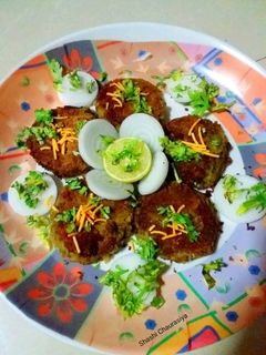 तुरई के छिलके के कबाब (turai ke chilke ke kabab recipe in Hindi) रेसिपी मुख्य फोटो