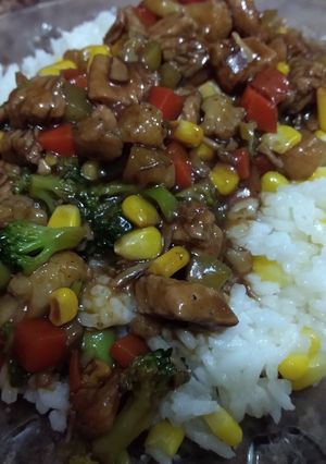 Una foto de Teriyaki a mi estilo con pechuga de pollo