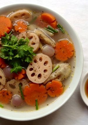 Hình của món Canh gà củ sen.