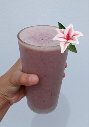 Una foto de Smoothie frutal - delicioso, nutritivo y refrescante- 🍹:)