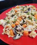 Arroz con conejo y verduras