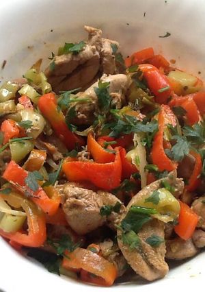 Una foto de Muslos de pavo con pimiento capia
