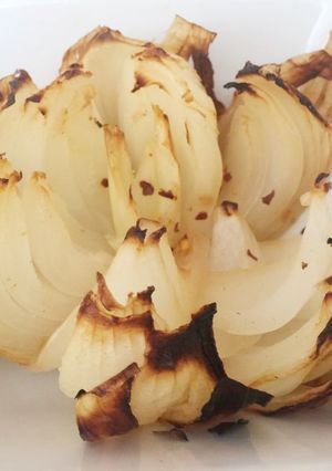 A picture of My Whole Roasted Onion with Chinese Salt n Pepper Seasoning. 😘.