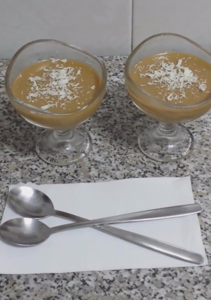 Una foto de Crema de caramelo con chocolate blanco