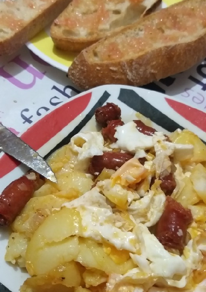 Una foto de Huevos rotos con chistorra