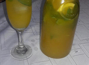 Una foto de Pisco sour de maracuyá..🍸