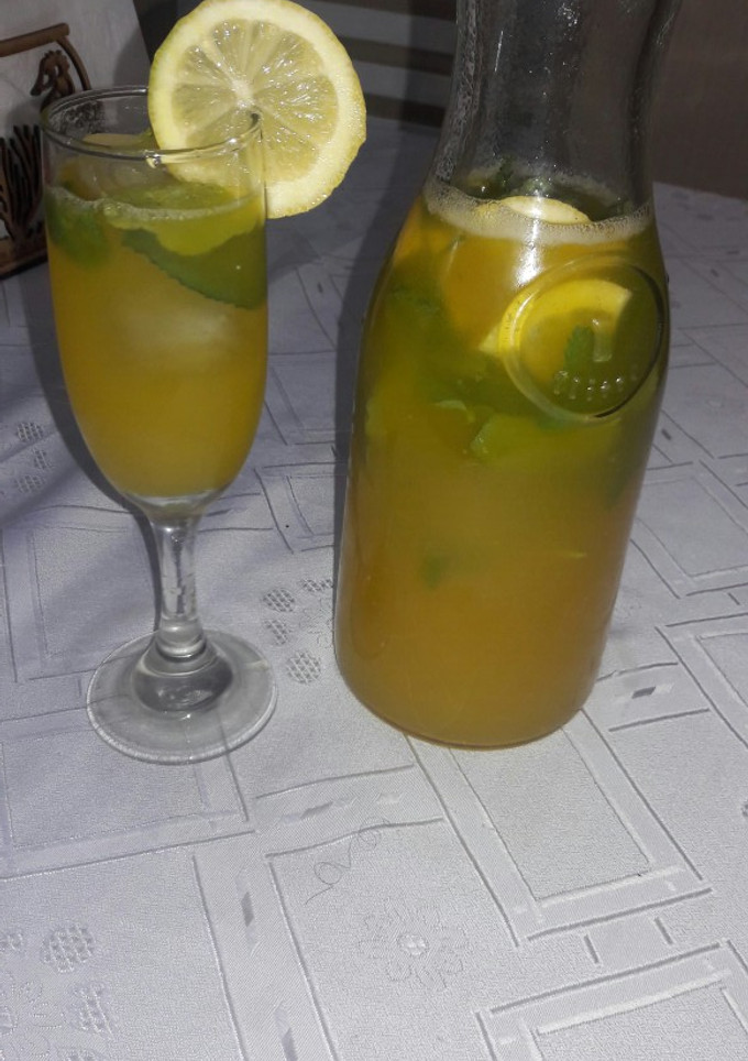 Una foto de Pisco sour de maracuyá..🍸