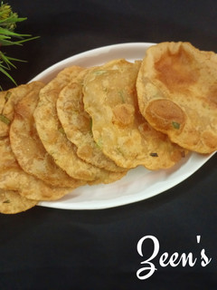 A picture of Spring Onion Pooris.