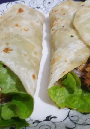 A picture of Angara chicken wraps.