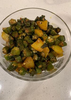 ભીંડા બટાકા નું શાક (Bhinda Bataka Shak Recipe In Gujarati) રેસીપી મુખ્ય ફોટો