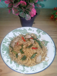 Foto resep Mie Goreng Bakso Sawi hijau