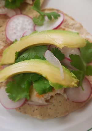 Una foto de Tostadas de pescado ligeras