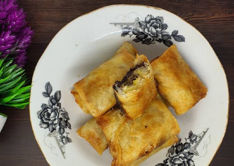 Cara Gampang mengolah Lumpia Pisang Coklat, Lezat Sekali