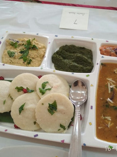A picture of Idli Sambhar.