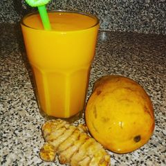 A picture of Tumeric mangos smoothies.