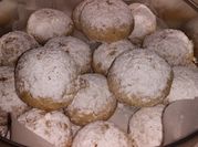 Una foto de galleta de mantequilla con nuez