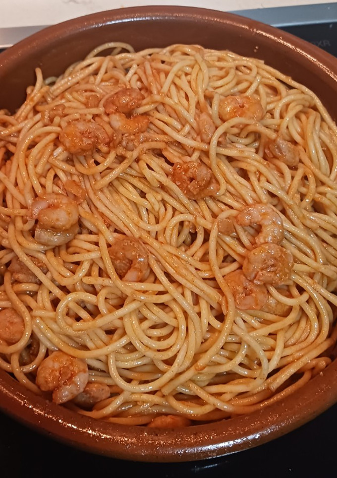 Una foto de Espaguetis con gambas al ajillo