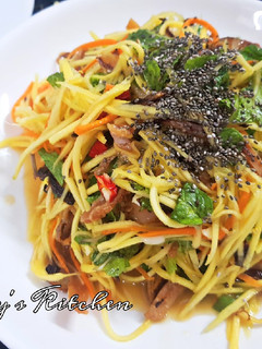 Hình của món Gỏi xoài khô mực.