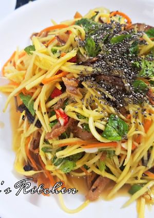 Hình của món Gỏi xoài khô mực.