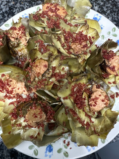 Una foto de 527. Flores de alcachofa con jamón serrano y foie (picoteo)
