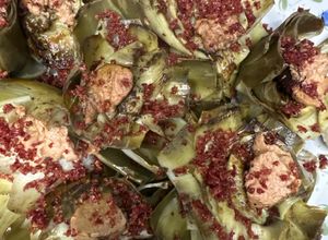 Una foto de 527. Flores de alcachofa con jamón serrano y foie (picoteo)