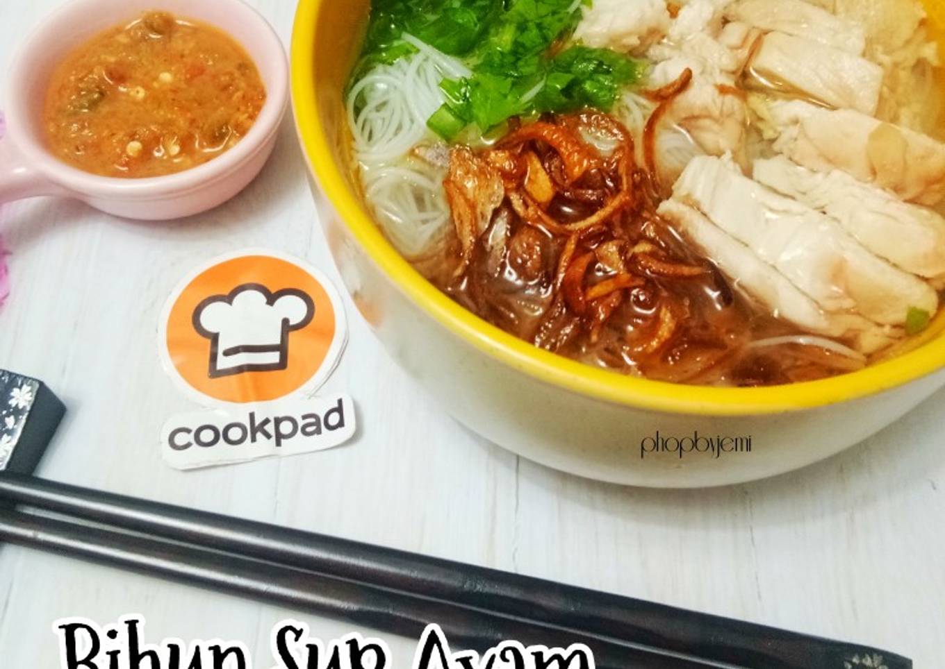 Sup mie ayam di kota Saba