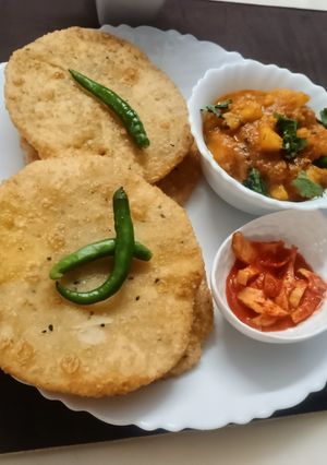 कोलकाता की फेमस दाल पूरी रेसिपी मुख्य फोटो
