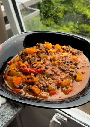 Una foto de Guiso de Lentejas con Roast Beef y salchichas - económica/ low cost