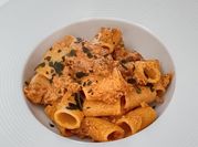 Una foto di pasta panna