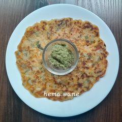 A picture of Jowar uttapam.