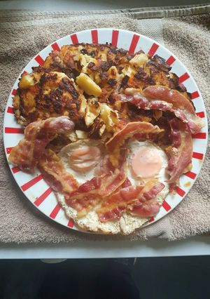 A picture of Hash Brown's Bacon and fried Eggs.