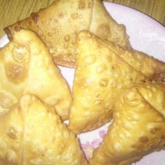 A picture of Aloo Paneer Samosa.