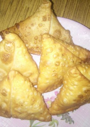 A picture of Aloo Paneer Samosa.