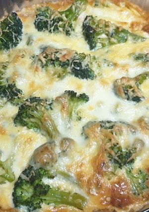 Una foto de Pollo gratinado con brócoli
