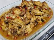 Una foto de pollo a la naranja con chipotle