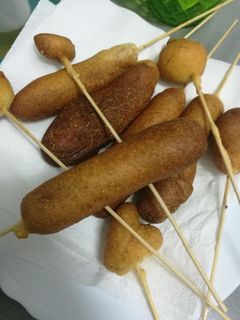 Una foto de Corn dogs (salchicha rebozada americana)