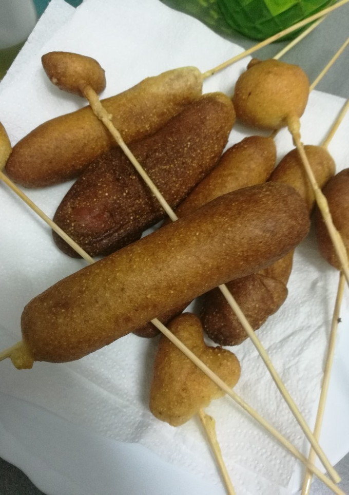 Una foto de Corn dogs (salchicha rebozada americana)