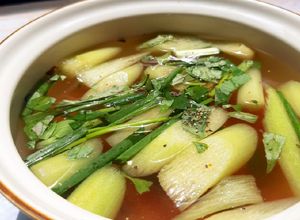 Hình của món Canh chua chay bạc hà cà chua.