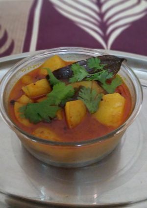 બટાકા નું રસાવાળું શાક (Bataka Rasavalu Shak Recipe In Gujarati) રેસીપી મુખ્ય ફોટો