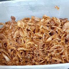 Crispy Fried onions / birista A picture of Crispy Fried onions / birista.