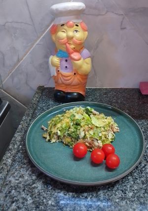 Una foto de Tortilla de lechuga y arroz rellena de atún 💫