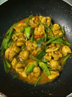 รูปของ ผัดเผ็ดไก่ถั่วฝักยาว