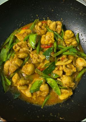 รูปของ ผัดเผ็ดไก่ถั่วฝักยาว