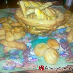 A picture of Easter cookies nest.