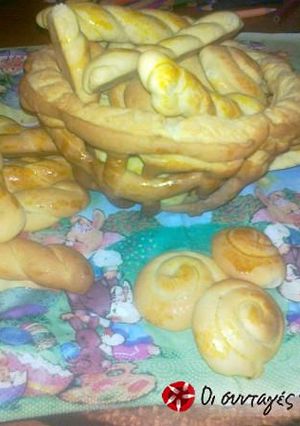 A picture of Easter cookies nest.