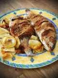 Besugo al horno con costra al pimentón y patatas panadera