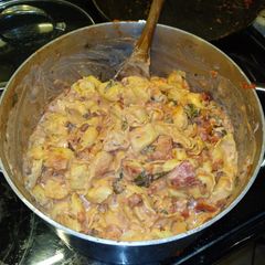 A picture of Cheese Tortellini with Marinara Sauce.