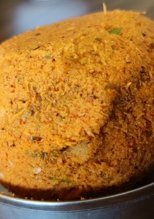 A picture of Malabar chammandhi or spicy tangy coconut chutney.